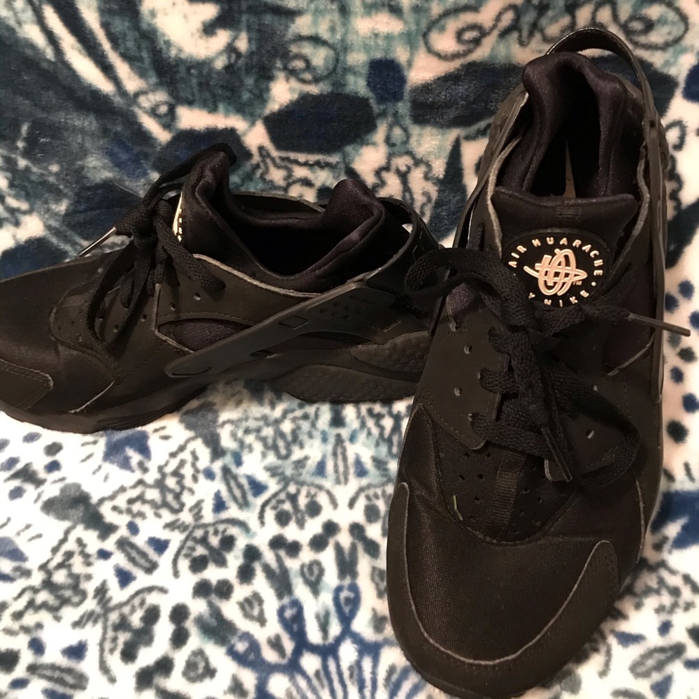 BRAND NEW *w/o tag* NIKE HUARACHE SNEAKER